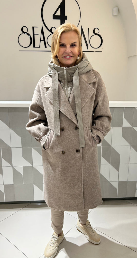 Vilnos paltas su išsegamu kapišonu (B227)