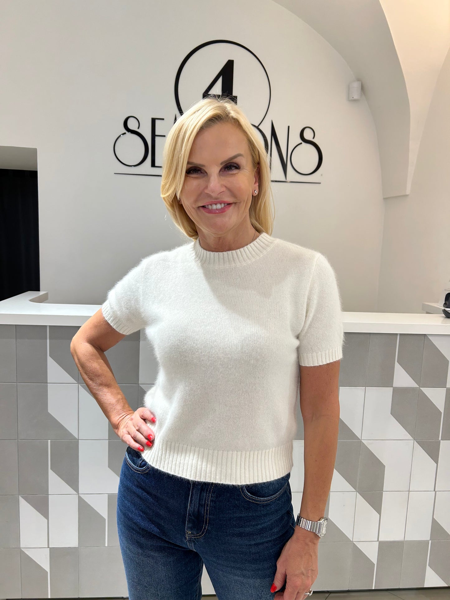 Megztukas trumpomis rankovėmis su alpakos vilna (m394)