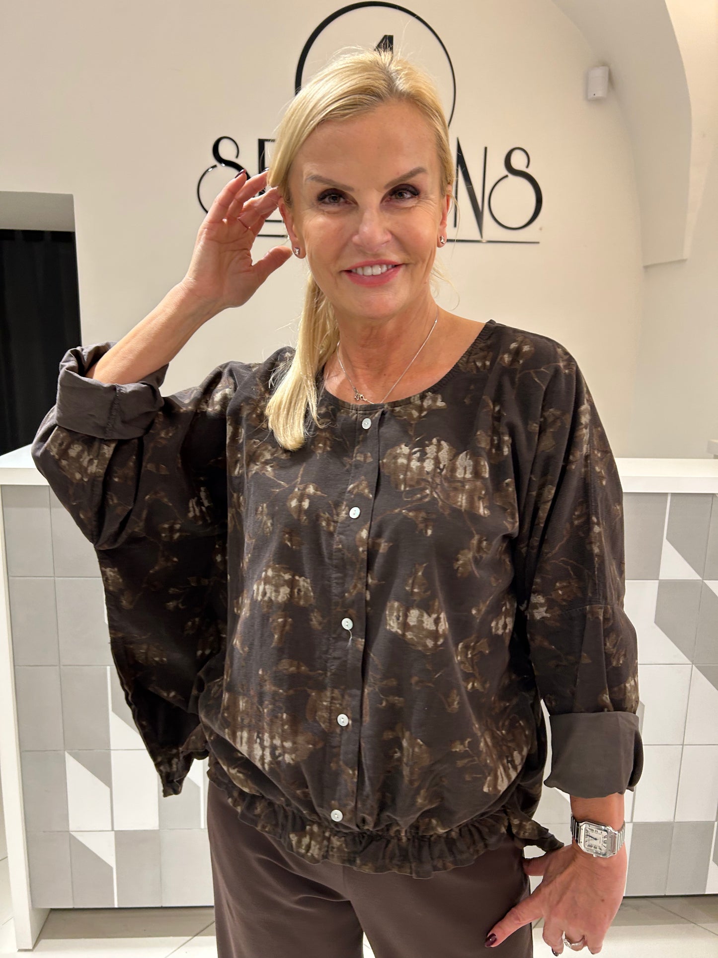 Smulkaus velvetinio audinio palaidinė (P838)